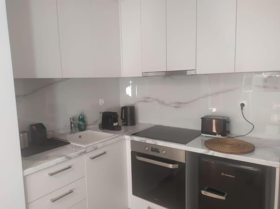 Studio Apartment With All Amenities In Kolonaki Atena Exterior foto